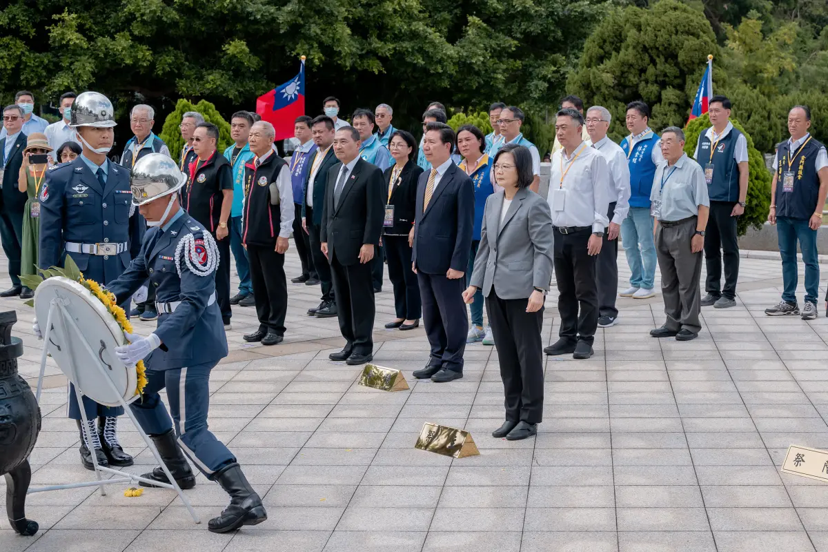 ▲蔡英文總統、新北市長侯友宜出席「八二三戰役勝利65週年紀念活動」。（圖／總統府提供）