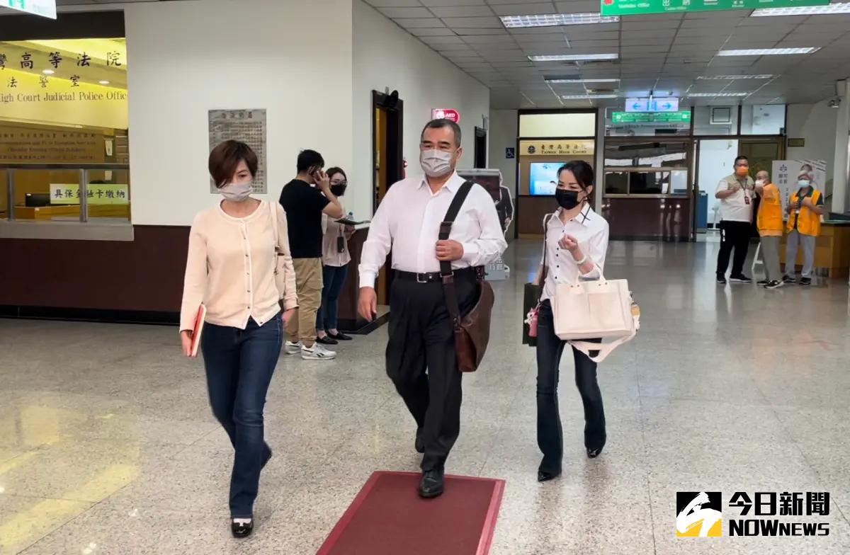 ▲前行政院秘書長林益世與妻彭愛佳前往高院開庭（圖／記者潘千詩攝，2023.08.23）