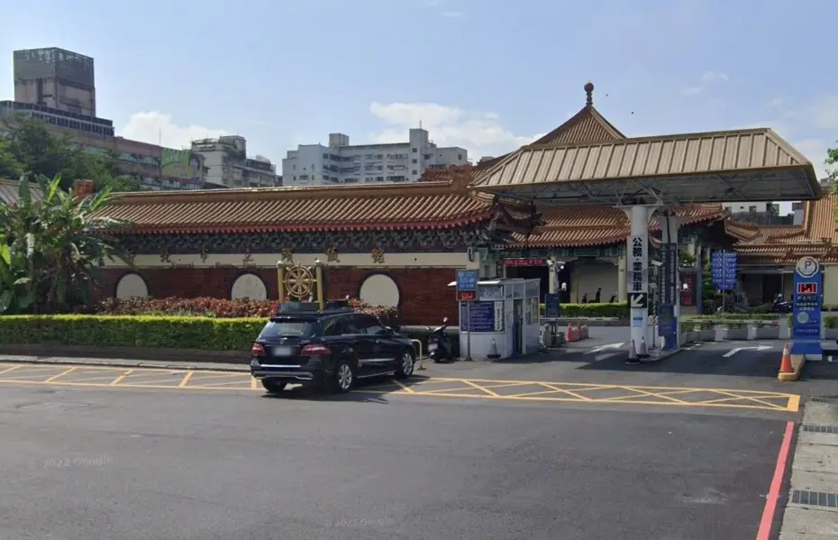 ▲時任新北市火化場席姓領班與20名臨時及約僱人員涉集體收受殯葬業者賄賂，協助加快火化速度、挑選特定時辰火化等，共得手新台幣3053萬元。新北地檢署今天依貪污罪起訴21人。（圖／翻攝GOOGLE MAP）