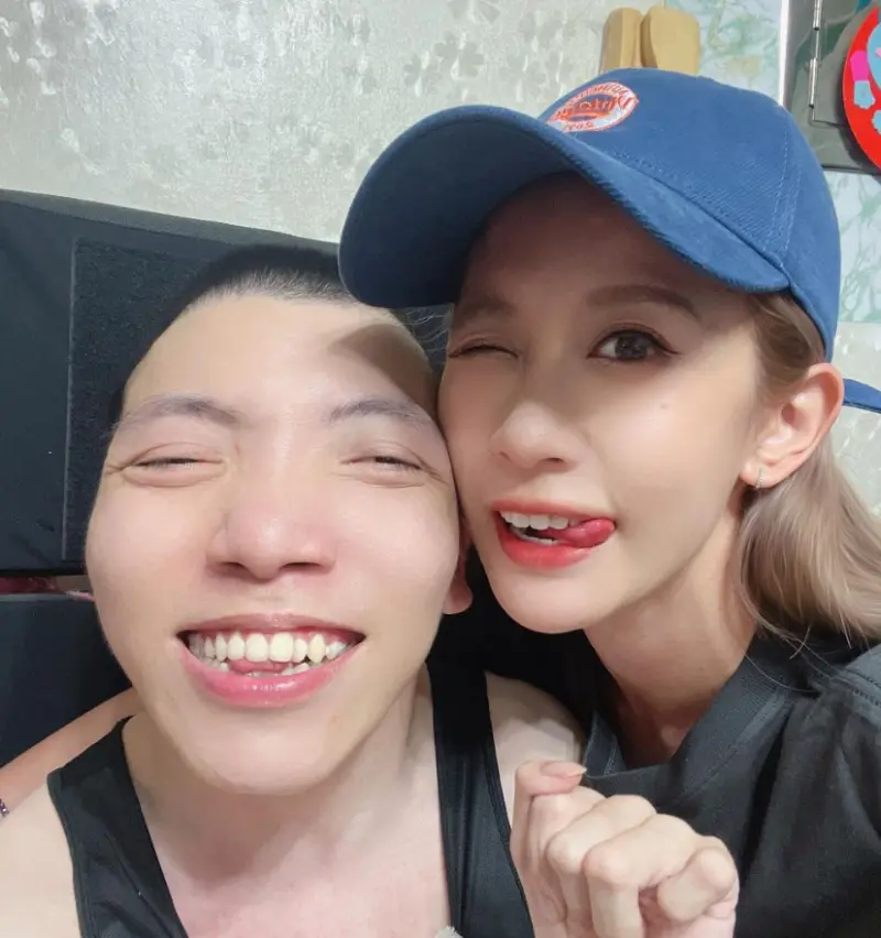 ▲琪琪時常在個人IG上,貼出與弟弟翔翔的合影,愛家形象感動不少粉絲。(圖/IG@kiki77.tw)