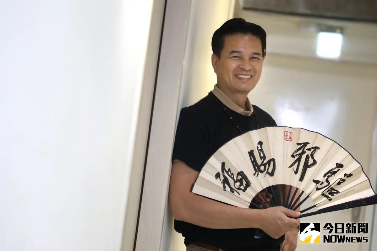 ▲李興文主演《粽邪3：鬼門開》，專訪時透露曾在廟裡當義工，因為屁股對正殿不禮貌，遭關公隔空瞬移嚇慘。（圖／記者陳明中攝影） 