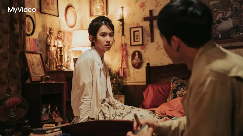 ▲何思靜在停車場從後照鏡看到大叔緊急煞車，再回頭觀望卻發現沒人。（圖／MyVideo提供）