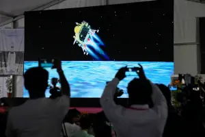 ▲印度「月船3號」月球探測器在台灣時間今（23）日晚間8點34分成功著陸於月表，成為全球第一個在月球南極探月國家。（圖／美聯社／達志影像）