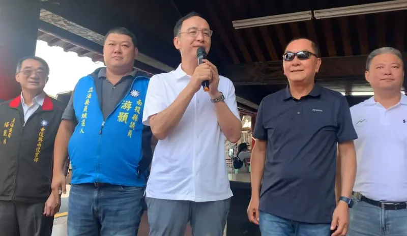 ▲國民黨黨主席朱立倫到南投竹山紫南宮，為立委候選人游顥站台。（圖／記者顏幸如攝，2023.08.24）