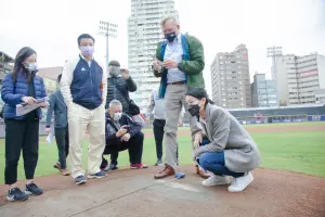 新竹棒球場檢測報告出爐　專家：排水不良、土壤未達標準易受傷
