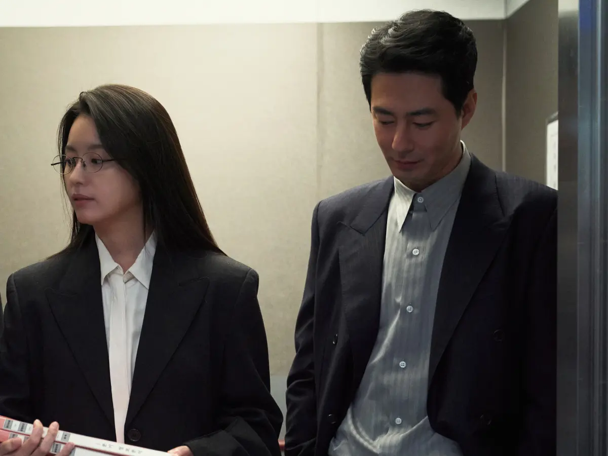 ▲趙寅成（右）跟韓孝周因合作拍《MOVING異能》受到大眾喜愛，2人私下的互動引起關注，觀眾希望他們能跟玄彬、孫藝真一樣「假戲真做」。（圖／Disney+）