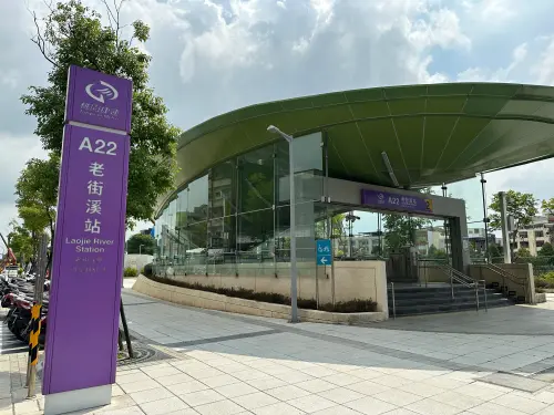 ▲桃園市府指出,隨著1200元基北北桃通勤月票啟用、A22老街溪站啟用,機場捷運日運量已經突破10萬人次。(圖/資料照片) ▲桃園市府指出,隨著1200元基北北桃通勤月票啟用、A22老街溪站啟用,機場捷運日運量已經突破10萬人次。(圖/資料照片)