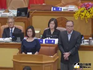 ▲侯友宜將在9月訪美8天，民進黨新北市議員於議會臨時會上追問官員侯友宜請假天數。（圖 ／記者吳嘉億攝，2023.08.24）　