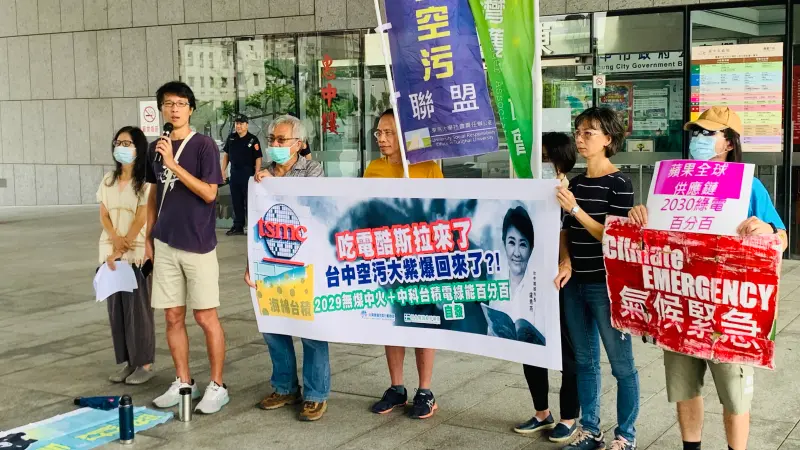 ▲台中市爭好氣聯盟執行長岳祥文強調,政府不該顧著讓企業賺錢、卻讓小市民飽受肺腺癌之苦。(圖/記者顏幸如攝,2023.08.25)