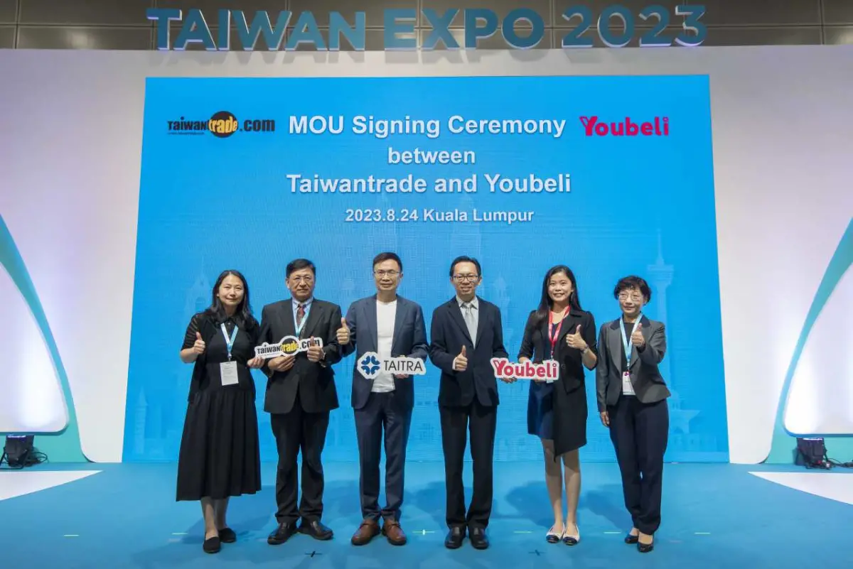 ▲外貿協會董事長黃志芳和Youbeli CEO蔡凱旋代表簽署合作備忘錄（MOU）。（圖／外貿協會提供）