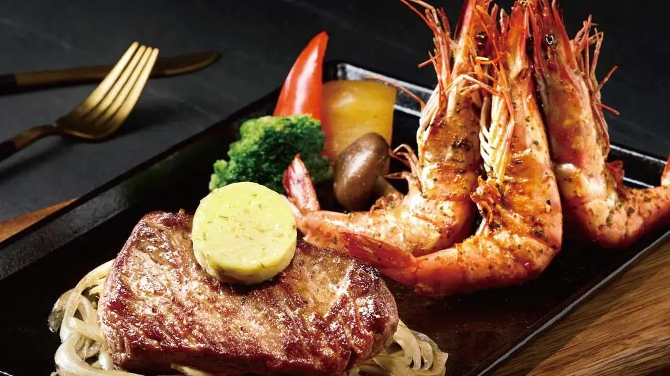 ▲王品旗下「西堤牛排」再次祭出「愛心5折券」響應公益，明（26）日起至8月29日共四天期間，至活動指定捐血站捐血，即可獲得限量西堤套餐5折券。（圖／西堤牛排官網）