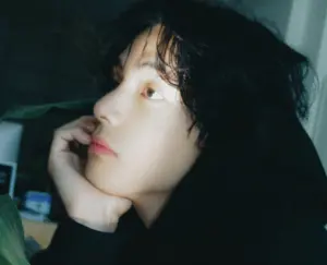 BTS V赴日卻遭狂粉扯頭髮 阿米震怒:真的太誇張!