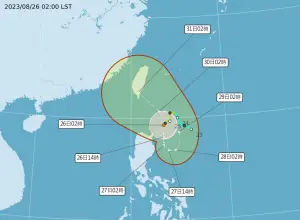 蘇拉颱風凌晨轉中颱！最新路徑「從台東登陸」　影響最劇時間出爐
