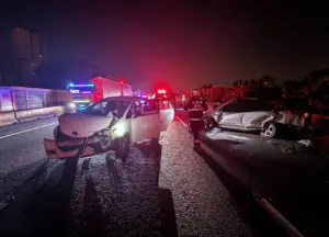 國道1號北上車禍！2自小客車嚴重追撞　40歲男拋飛命危送醫
