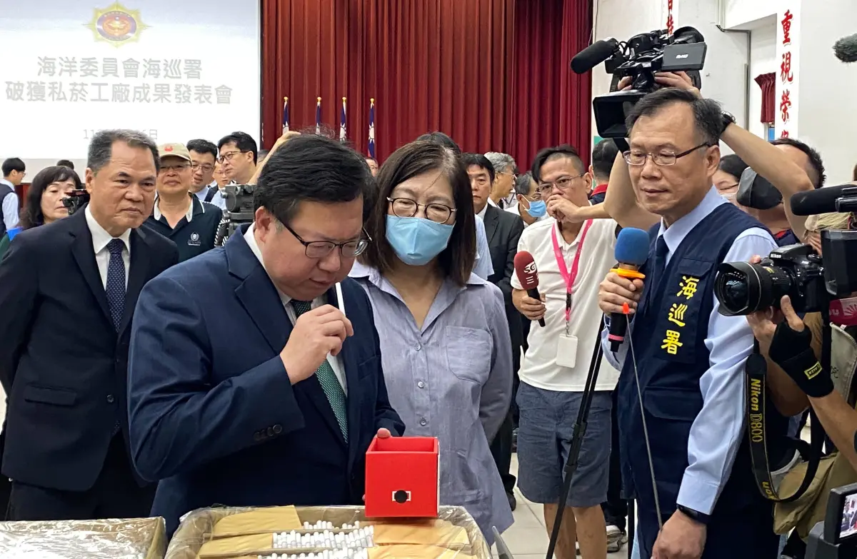 ▲行政院副院長鄭文燦今到台中出席「海巡署破獲私菸工廠新聞發布記者會」。（圖／記者顏幸如攝，2023.08.26）