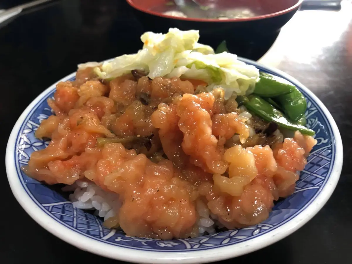 ▲副總統賴清德表示，若習近平來台灣，他會像招待他吃蝦仁飯與全糖珍奶。而蝦仁飯不僅是台南知名小吃，立委蔡易餘也曾推薦過嘉義的蝦仁飯。（圖／取自蔡易餘臉書）