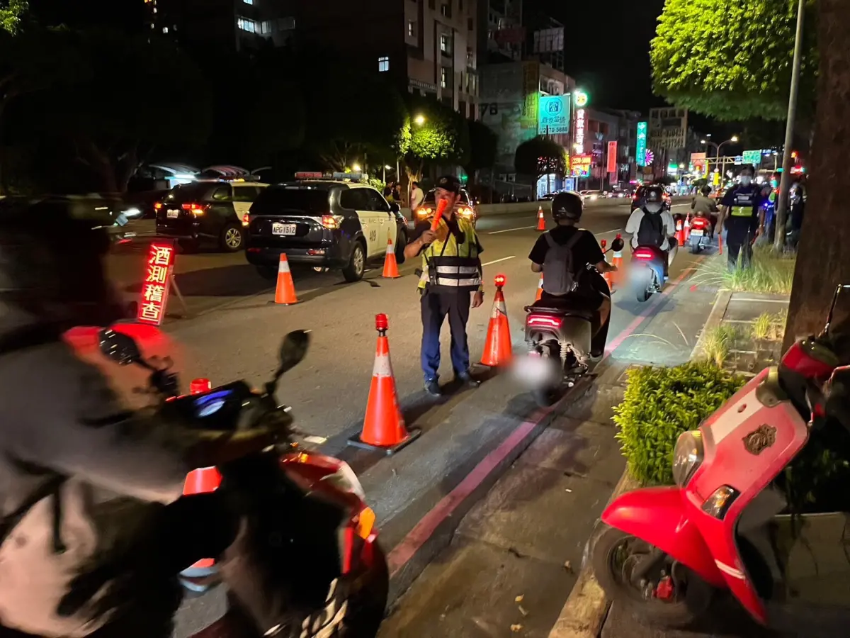 ▲針對防治「改裝山道猴子」的違規車輛及駕駛，新北市土城警方針對暑假大執法加強攔查及檢驗。（圖 ／新北市政府警察局土城分局提供）