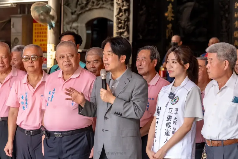 ▲賴清德上午連跑三家宮廟,拉抬台中新人謝子涵選情。(圖/謝子涵提供,2023.08.26)