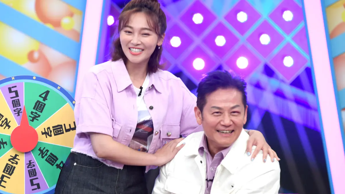 ▲徐乃麟（右）在《天才衝衝衝》玩遊戲時硬拗，結果被導播打臉，竟暴走狂嗆：「都對我有意見啦！」讓一旁的張文綺笑到不行。（圖／華視提供）