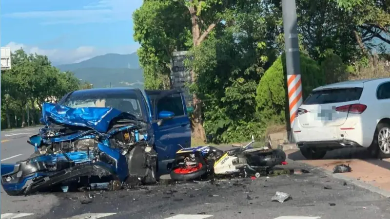 ▲宜蘭今天發生死亡車禍，騎乘重機的張姓男子遭到闖紅燈的小客車撞飛，送醫不治。（圖／翻攝畫面）