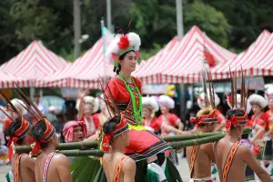 ▲基隆原住民聯合豐年祭，族人身穿傳統服飾以舞蹈慶祝豐年祭典。（圖 ／基隆市政府提供）