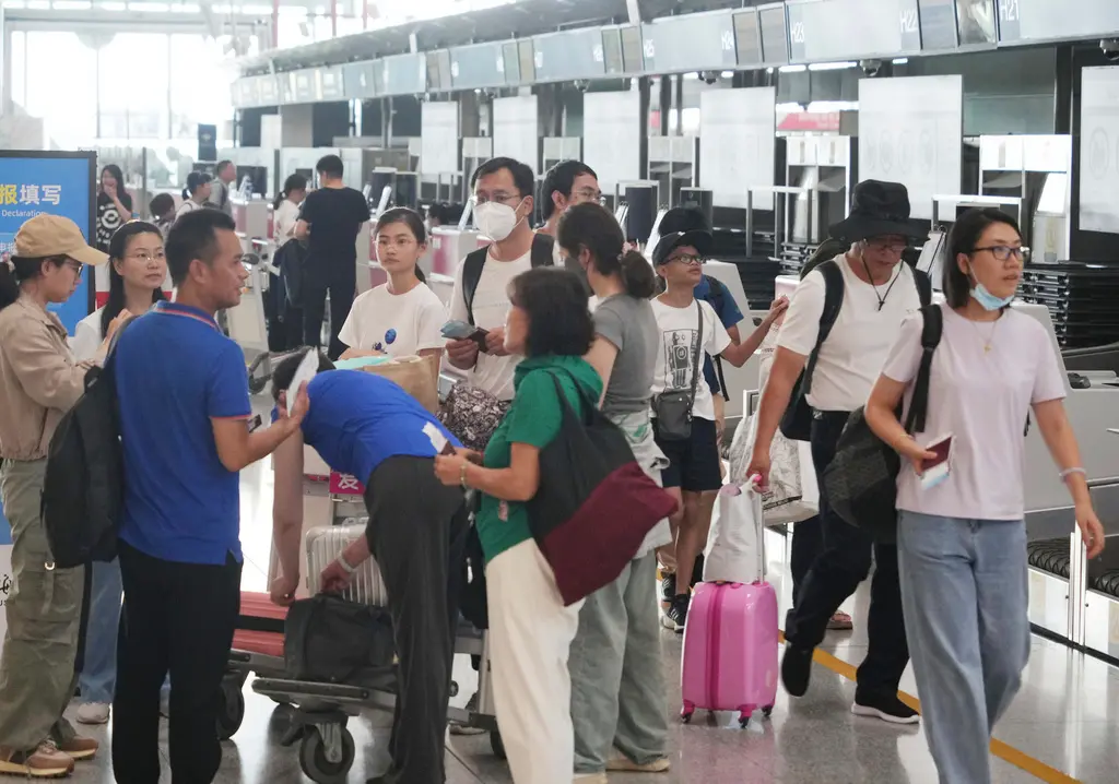 ▲泰國將從三月一日起對中國永久免簽。圖為準備搭機的中國旅客。（圖／美聯社／達志影像）