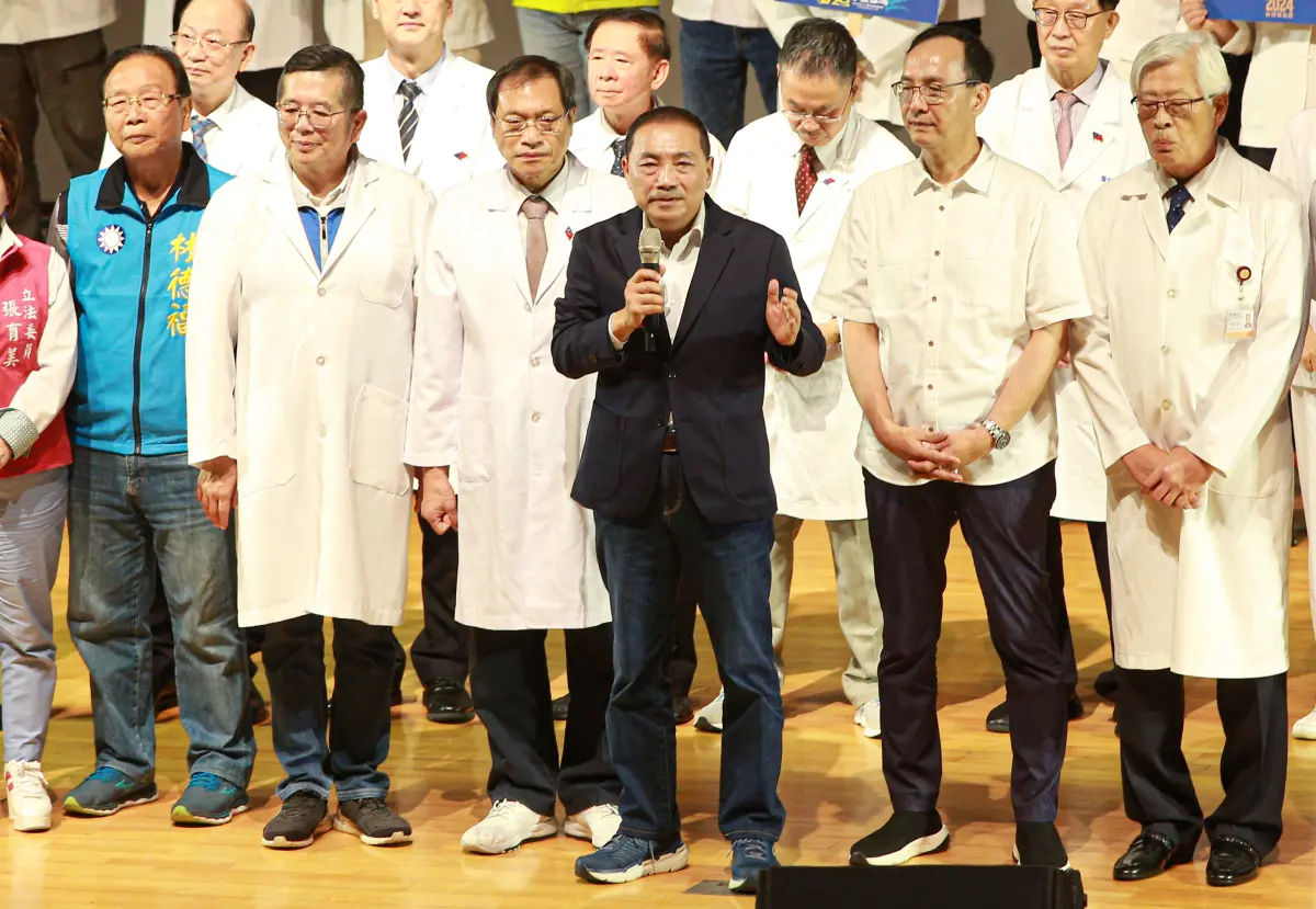 ▲侯友宜今於「全國暨北區醫事團體侯援會」成立大會致詞承諾，若當選會將健康照顧投資，提升到GDP的8%以上。（圖／記者葉政勳攝，2023.08.27）