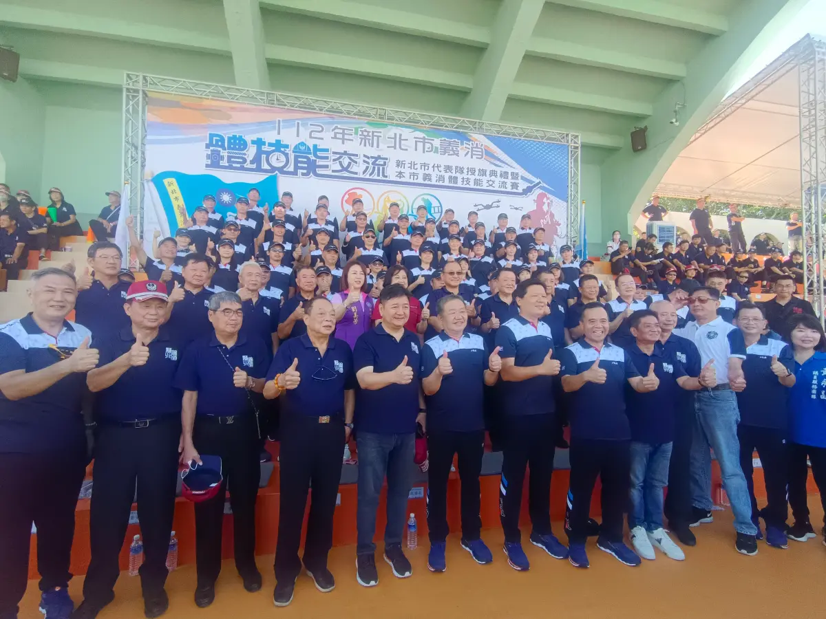 ▲全國義消體技能賽新北市代表隊授旗及義消體技能交流賽，義消們展現團結及士氣。（圖 ／新北市政府消防局提供）