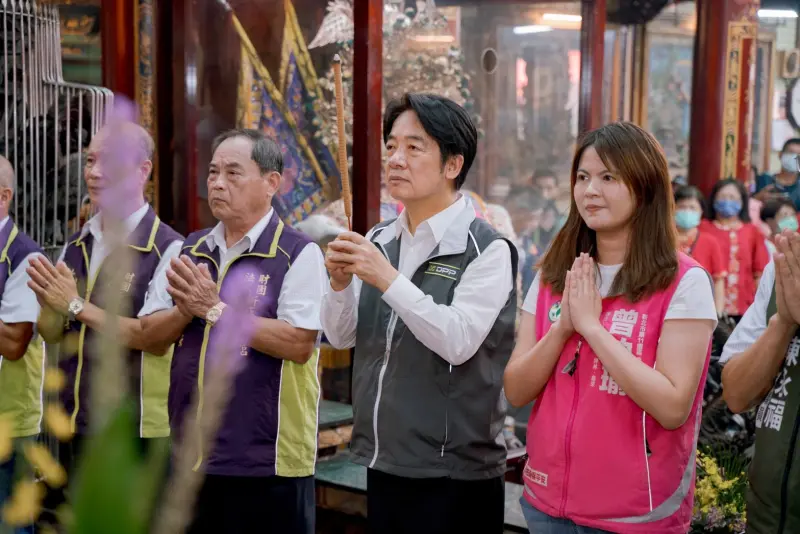 ▲賴清德誇讚曾柏瑜具備三大特質，優秀的新生代期盼鄉親鼎力支持。（圖／賴清德競辦提供）