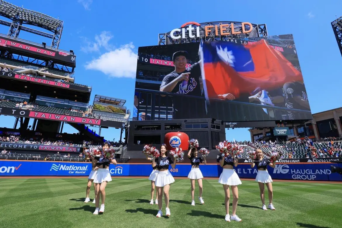 ▲樂天女孩林襄、雅涵、Yuri、籃籃超受歡迎，讓樂天女孩席捲紐約大都會主場台灣日。（樂天提供）