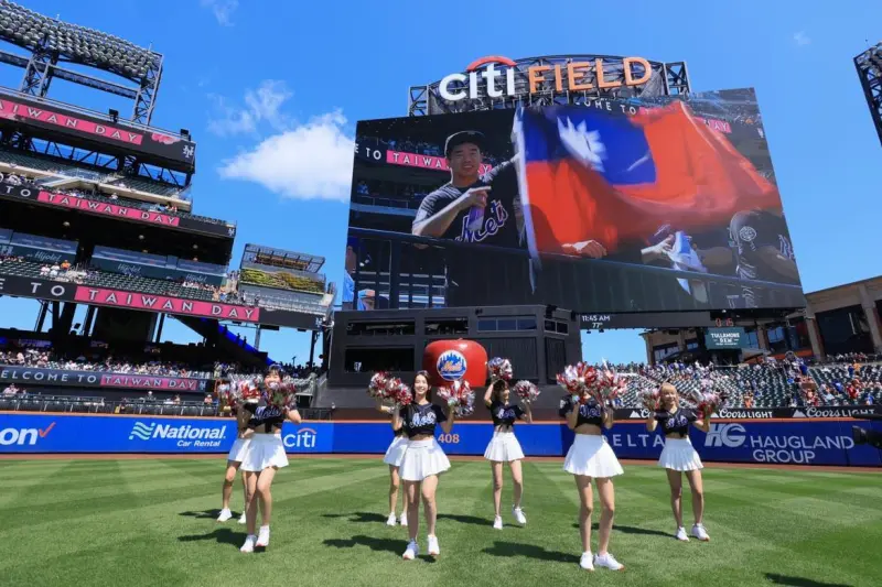 ▲樂天女孩林襄、雅涵、Yuri、籃籃超受歡迎，讓樂天女孩席捲紐約大都會主場台灣日。（樂天提供）