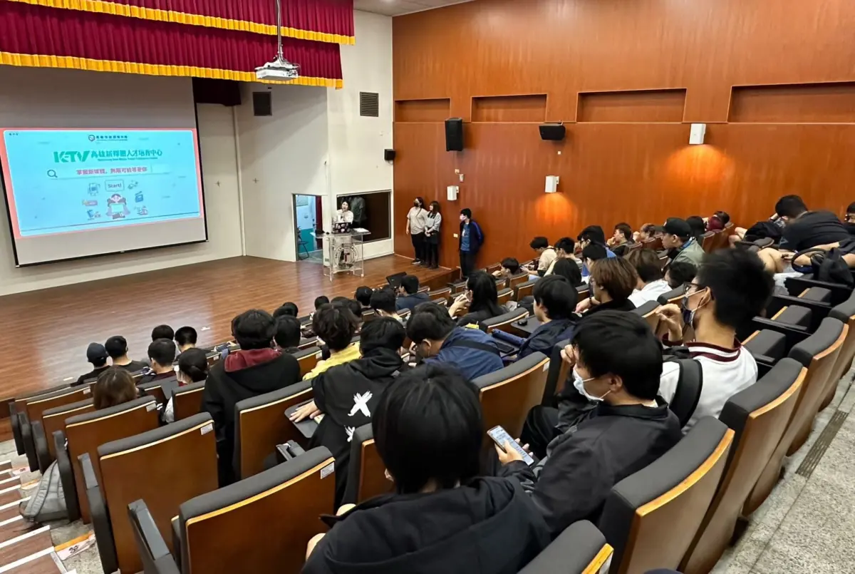 ▲高市府青年局「K-TV新媒體人才培育中心」前進校園推廣新媒體行銷課程及認證考試。（圖／青年局提供）