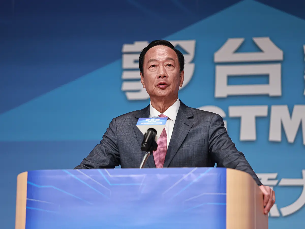 ▲李正皓認為郭台銘團隊就是壞掉的拼裝車，楊志良失言率百分百，認為是穿襯衫的館長。（圖／記者葉政勳攝）