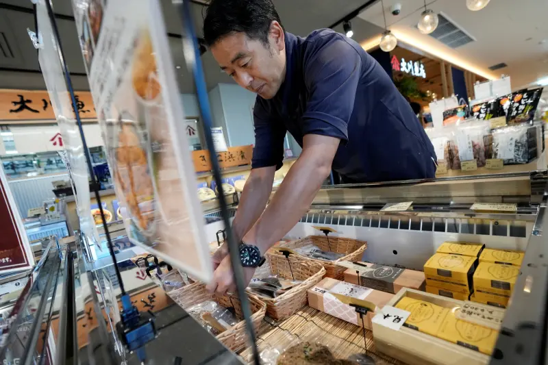 ▲七大工業國集團（G7）近日呼籲撤銷日本食品進口限制。圖為日本漁業業者。（圖／美聯社／達志影像）