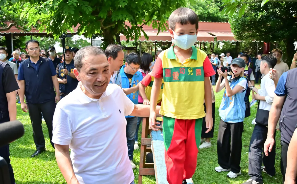 ▲侯友宜下午到彰化的幼兒園與孩子同樂、暢談自己在新北市的托育政策與經驗。（圖／記者顏幸如攝，2023.08.28）