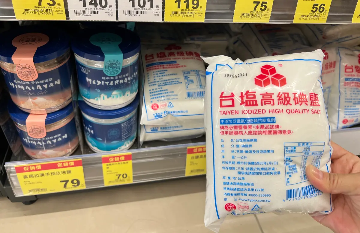▲日本核廢水入海，引發「囤鹽潮」，經濟部指出，目前台鹽產能充足，品質也安全無虞，呼籲民眾，食用鹽適量就好。（圖／台鹽提供）