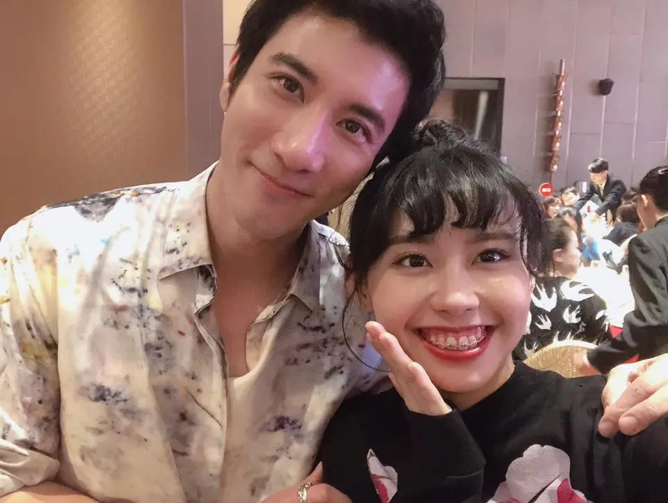 ▲李芷婷（右）在《中國好聲音》加入王力宏戰隊，最後獲得季軍，卻因沒有入圍金曲獎淚崩。（圖／翻攝自李芷婷FB）