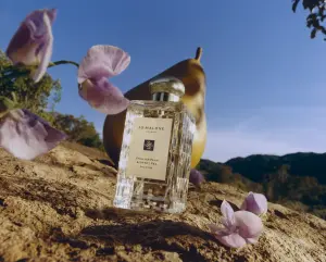 ▲Jo Malone London運用獨家研發的香氛萃取工藝技術，得以完美封存每顆鮮採英國梨香氣。（圖／美商雅詩蘭黛集團提供）