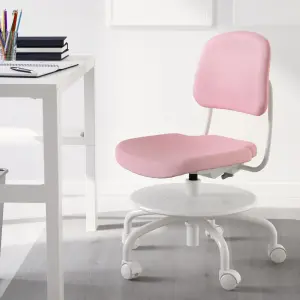 ▲VIMUND兒童書桌椅可依孩子的身高調整座椅的深度與高度，售2999元。（圖／IKEA提供）