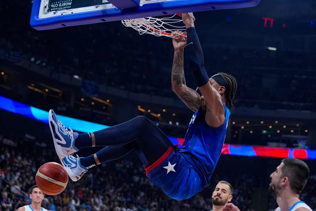 ▲美國隊前鋒Paolo Banchero轟炸籃框，率隊取得二連勝。（圖／美聯社／達志影像）