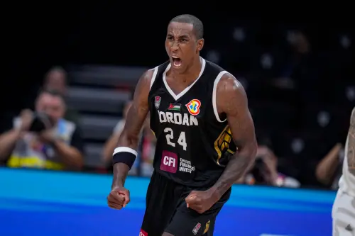 ▲Rondae Hollis-Jefferson造型和球技都神似已故湖人隊球星Kobe Bryant，球迷在場上大喊「Kobe！」來表達對他的喜愛。（圖／美聯社／達志影像）