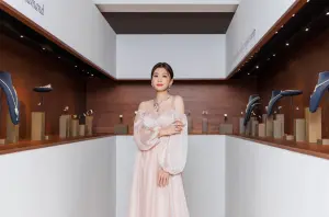 人物/賈靜雯笑認女兒愛公主裝「意見多」 沒化妝穿禮服:很奇怪 ▲賈靜雯透露帶著咘咘和波妞,為這次出席服裝定裝,兩人「非常多意見」。(圖/Chaumet提供)