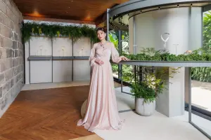 人物/賈靜雯笑認女兒愛公主裝「意見多」 沒化妝穿禮服:很奇怪 ▲賈靜雯受訪時不忘低調放閃「神隊友」修杰楷。(圖/Chaumet提供)