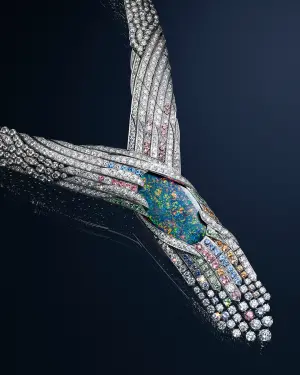 ▲Chaumet2023年度Le Jardin de Chaumet頂級珠寶暨腕錶系列海外巡迴台灣首展，全球首度於媒體前公開亮相的Écorce白楊樹紋套組。（圖／Chaumet提供）