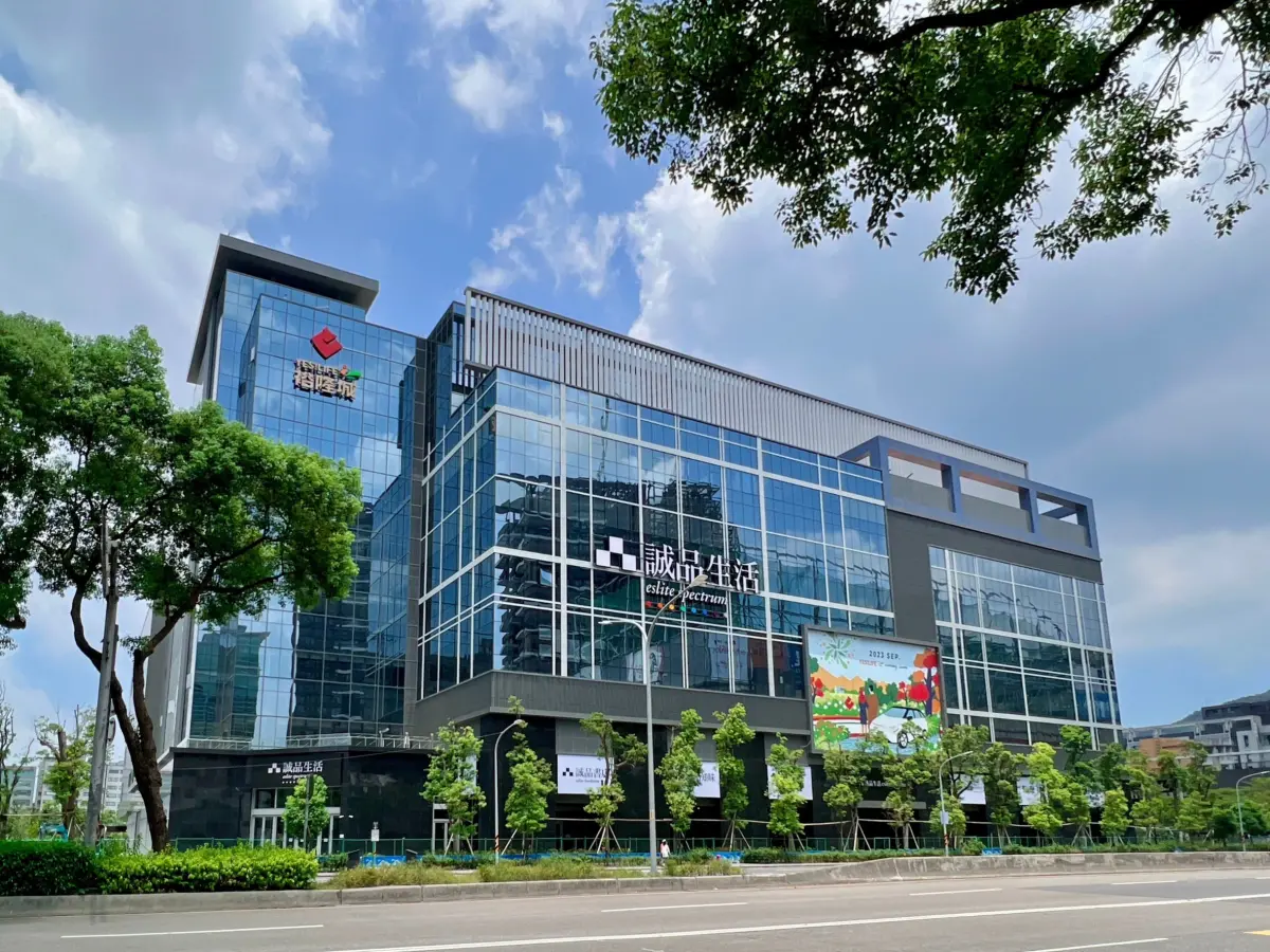 ▲誠品生活新店9月28日正式開幕，除了擁1萬9千坪壯闊空間外，同時精選近250家品牌進駐。（圖／誠品提供）