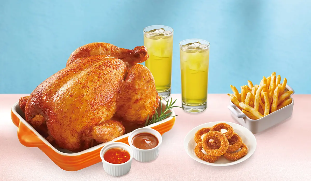 ▲學生開學優惠又加一，21風味館8月30日起憑學生證消費，可享21香草烤雞腿85折優惠！還有2款「加1元多2件」好康，爽吃大薯條，最多限省超過100元。（圖／21 Plus提供）