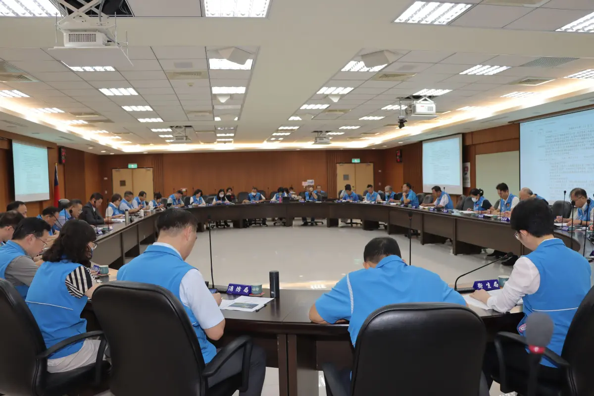 ▲今天縣務會議中，討論通過苗栗縣公有停車場收費管理自治條例修正草案，將免費的公有停車場納入管理，以解決遭長期佔用問題。（圖／苗栗縣政府提供）