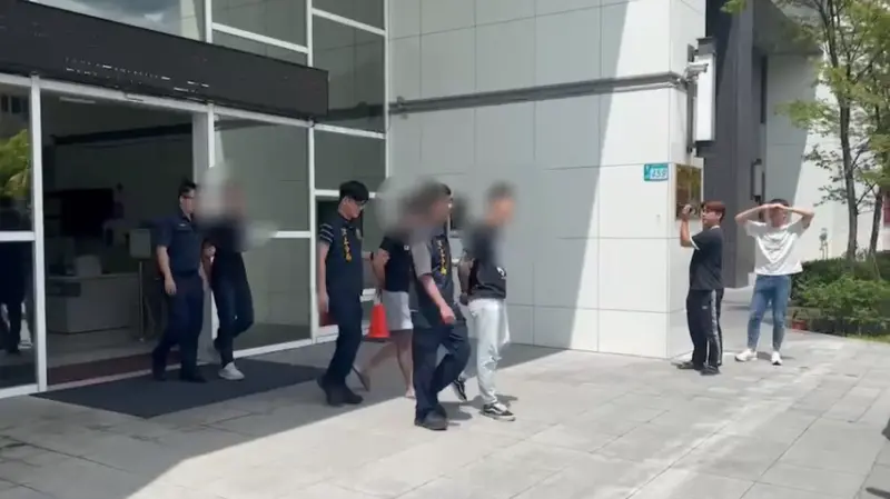 ▲警方將搶走笑氣及賣家金錢的3名男子移送地檢署偵辦。（圖 ／翻攝畫面）