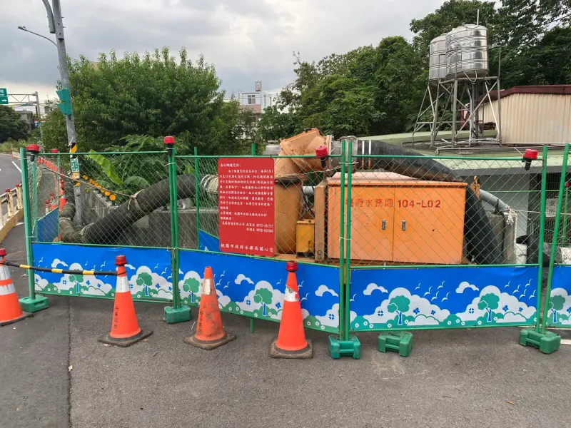 ▲中壢區崁頂路預佈抽水機。（圖／桃園市水務局提供）