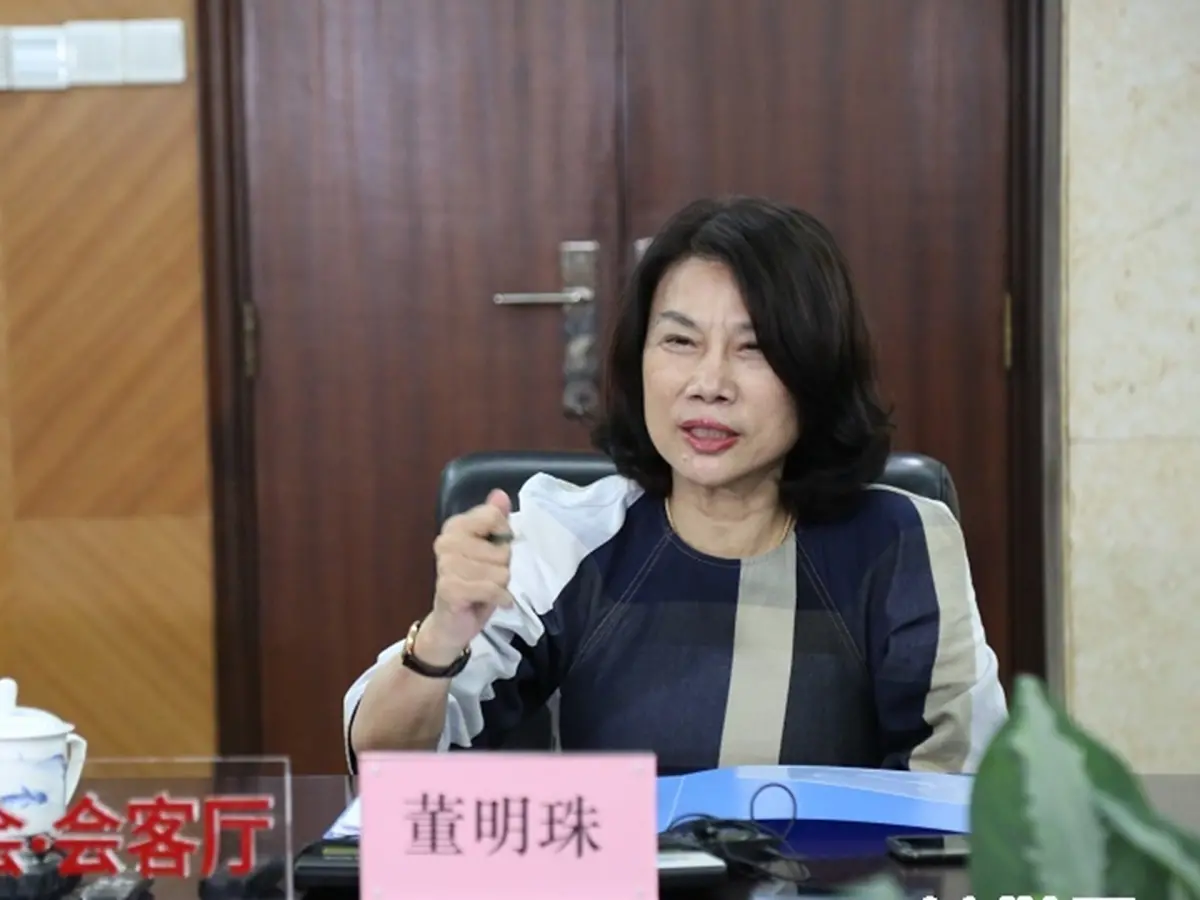 ▲中國格力電器的董事長兼總裁董明珠，日前稱自己從不保養，保持年輕的秘訣是數數字，並怒斥自己與小鮮肉的八卦全是胡說八道。資料照片。（圖／翻攝自《香港01》）